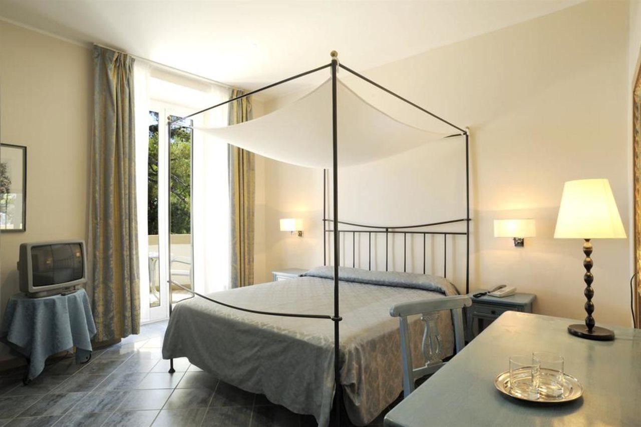 Hotel Mediterranee Genova Esterno foto