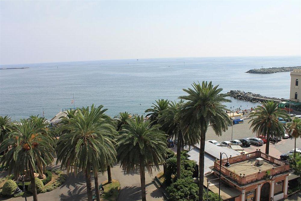 Hotel Mediterranee Genova Esterno foto