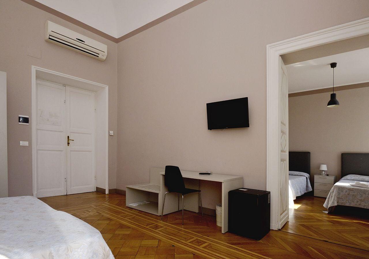 Hotel Mediterranee Genova Esterno foto