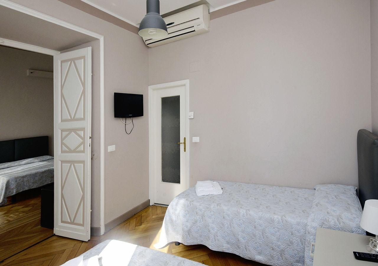 Hotel Mediterranee Genova Esterno foto