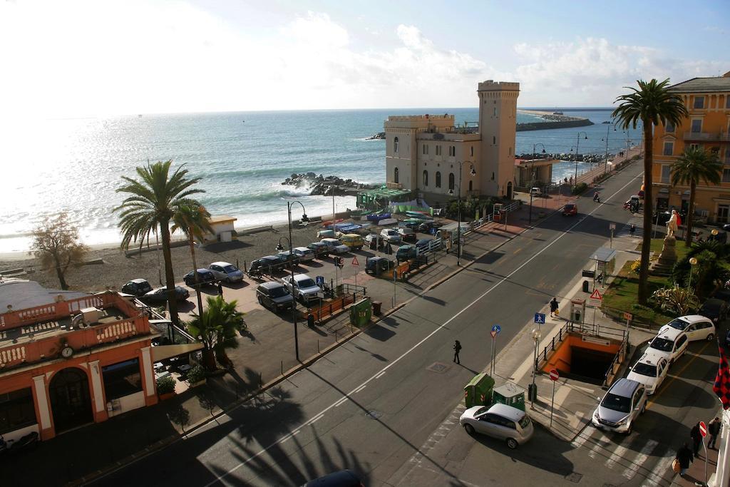 Hotel Mediterranee Genova Esterno foto