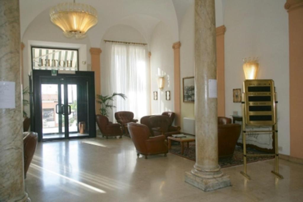 Hotel Mediterranee Genova Esterno foto