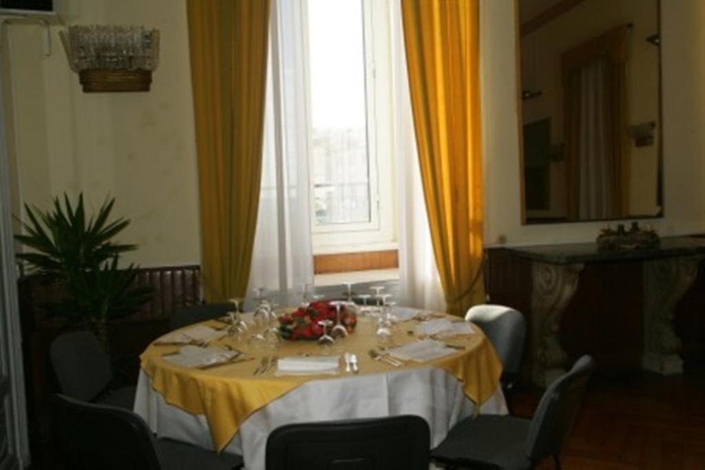 Hotel Mediterranee Genova Esterno foto