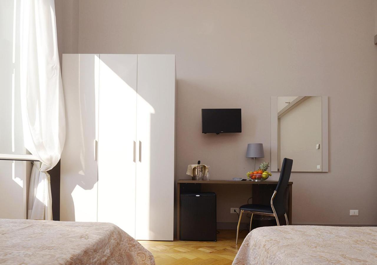Hotel Mediterranee Genova Esterno foto