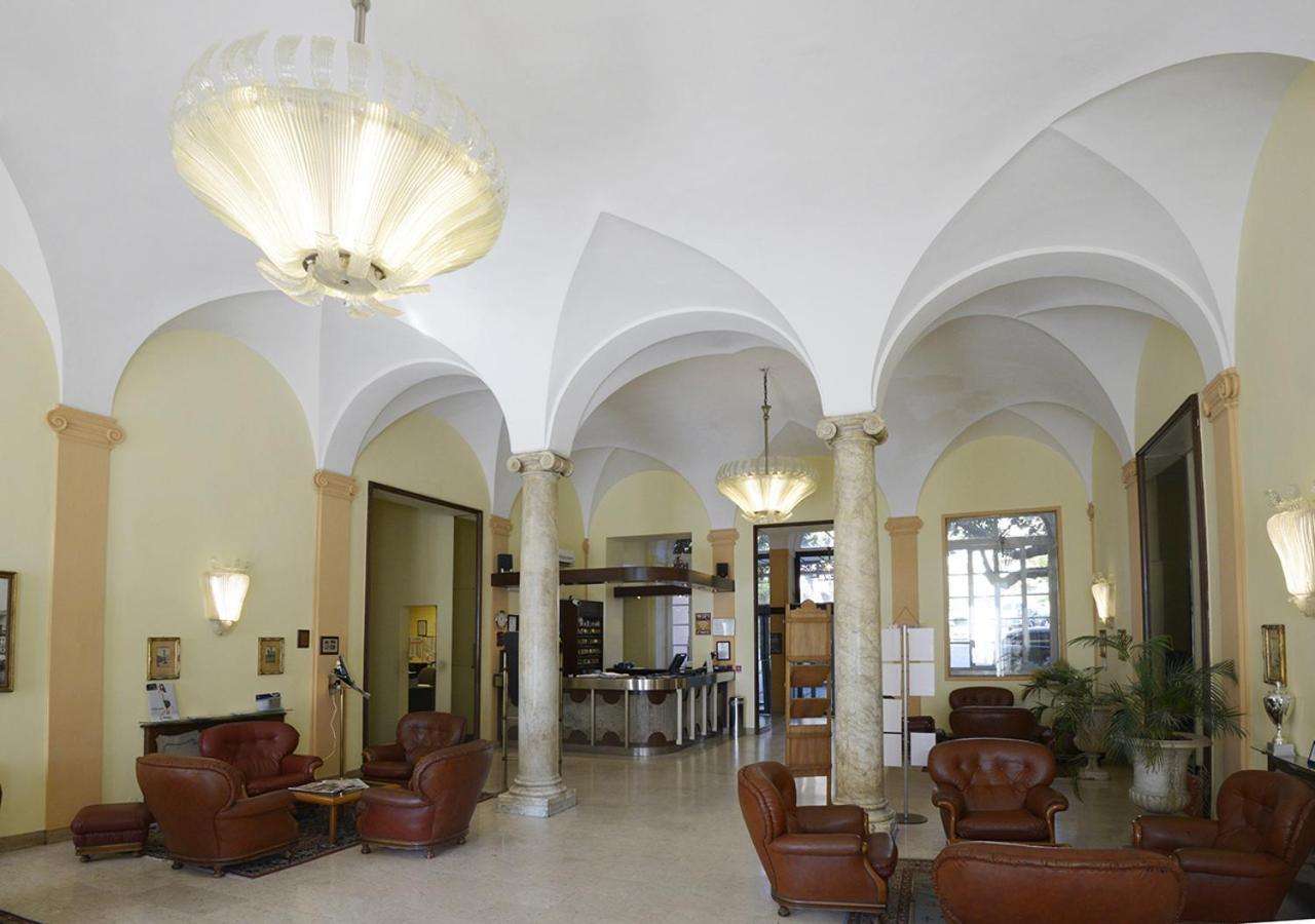 Hotel Mediterranee Genova Esterno foto