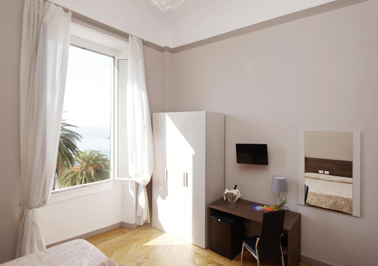 Hotel Mediterranee Genova Esterno foto