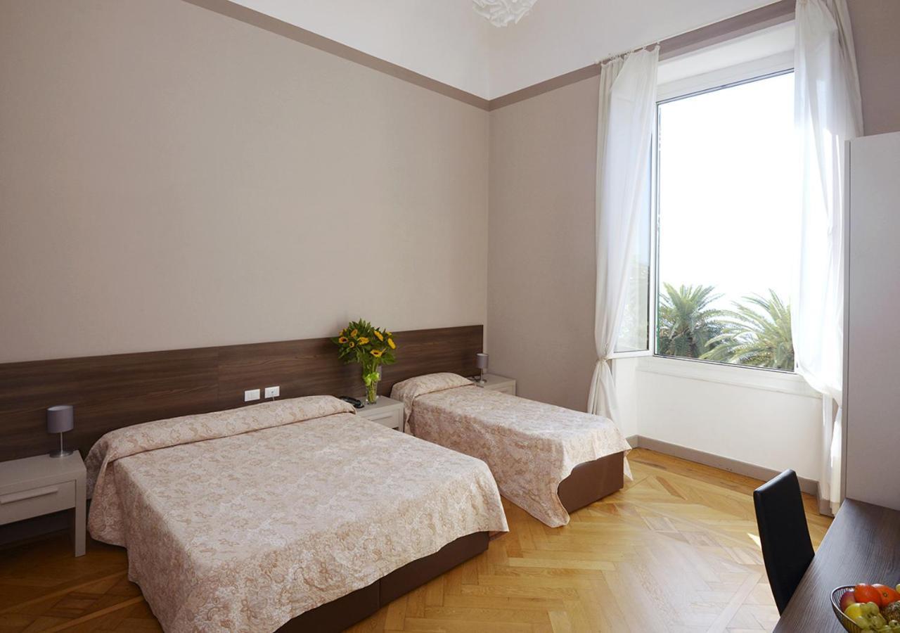 Hotel Mediterranee Genova Esterno foto
